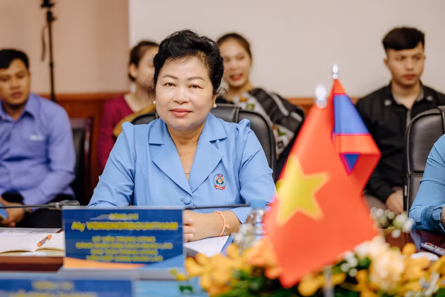 Đồng chí A ly Vông Nor Bun Tham, Ủy viên TƯ Đảng Nhân dân Cách mạng Lào, Chủ tịch Trung ương Liên hiệp Công đoàn Lào.