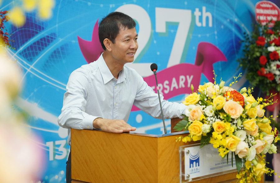 PGS.TS.Hoàng Đình Phi, Hiệu trưởng Trường Quản trị và Kinh doanh phát biểu tại buổi lễ. PGS.TS.Hoàng Đình Phi, Hiệu trưởng Trường Quản trị và Kinh doanh phát biểu tại buổi lễ.