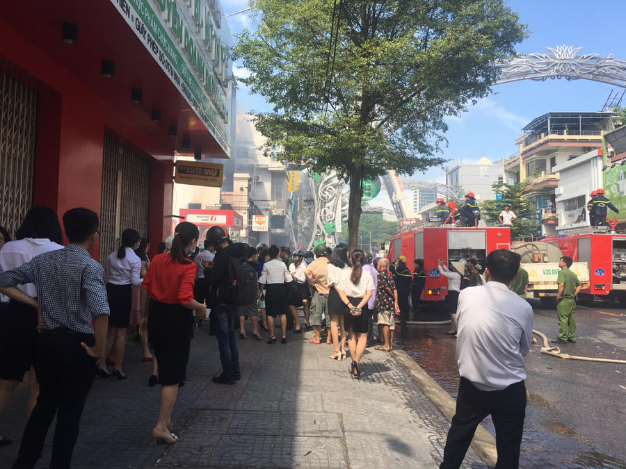 Cán bộ, nhân viên của ngân hàng Maritime Bank đều được sơ tán ra khỏi trụ sở