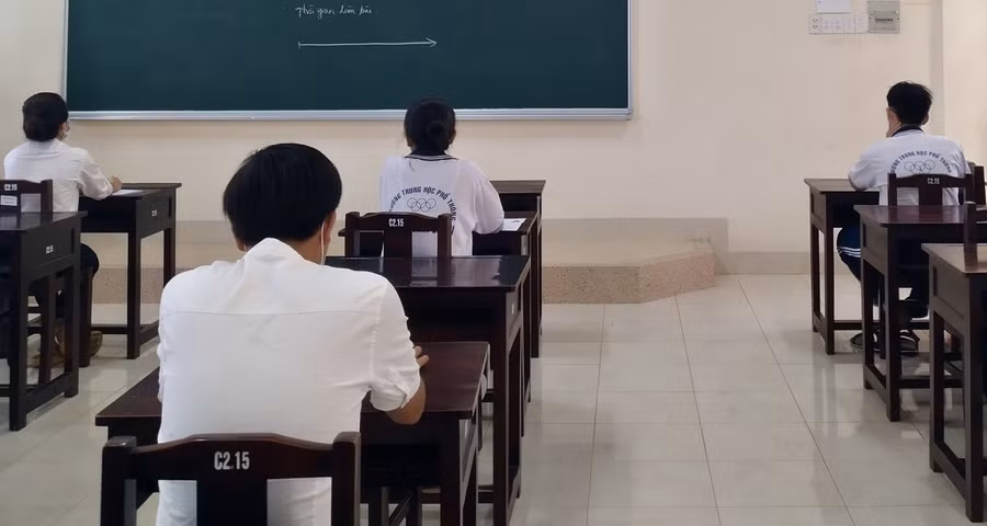 Thí sinh chuẩn bị bước vào môn thi cuối.