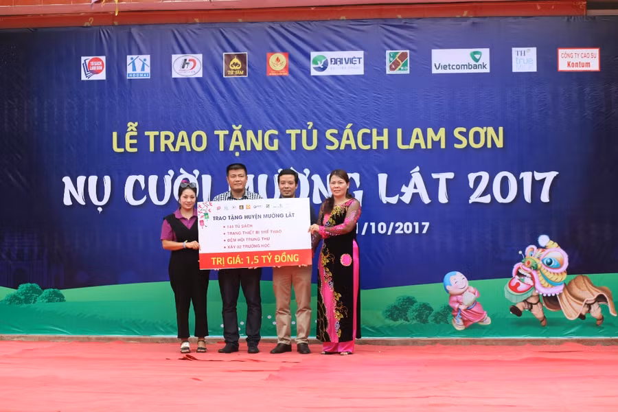 144 tủ sách và bữa tiệc trung thu sớm thắp sáng nụ cười Mường Lát ảnh 1