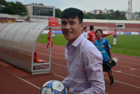 Cong Vinh va nu cuoi chinh phuc khan gia TP.HCM - Anh 1