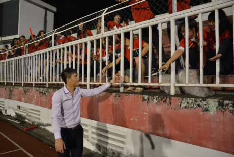 Cong Vinh va nu cuoi chinh phuc khan gia TP.HCM - Anh 6