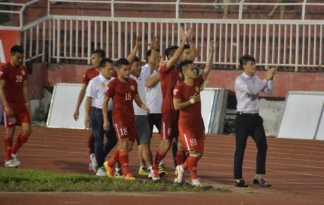 Cong Vinh va nu cuoi chinh phuc khan gia TP.HCM - Anh 3