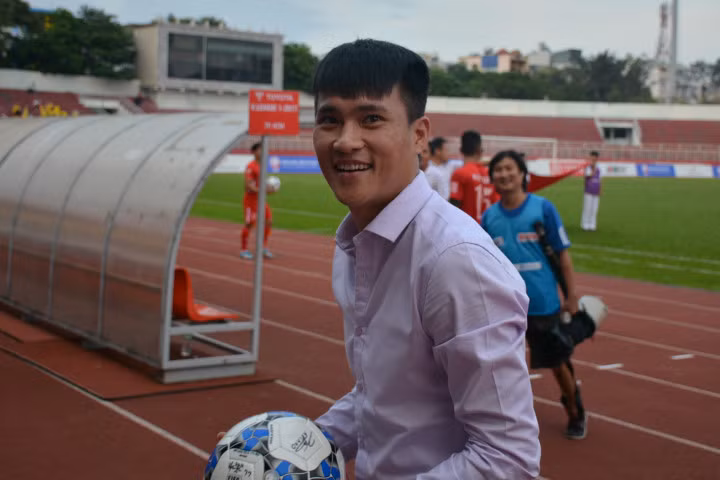 Công Vinh và nụ cười chinh phục khán giả TP HCM