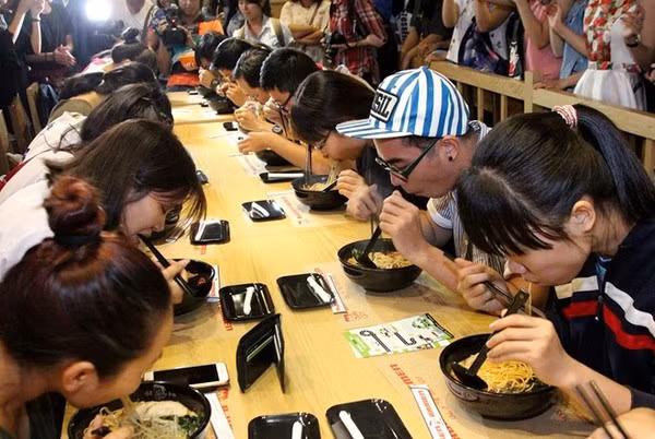 Những kiểu khuyến mãi “gây sốc”