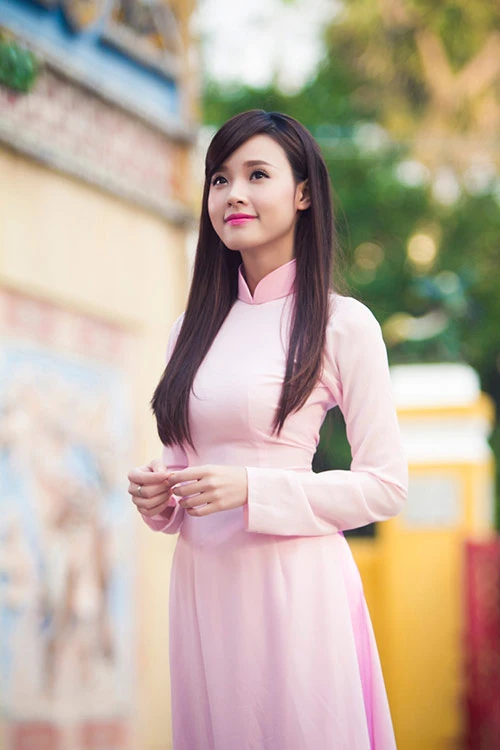 Hot girl Midu bất ngờ “lên xe hoa“