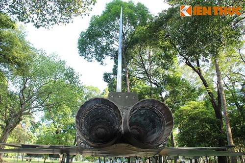 Cận cảnh chiếc tiêm kích F-5E oanh tạc Dinh Độc lập - Hình 7 Can canh chiec tiem kich F-5E oanh tac Dinh Doc lap-Hinh-7