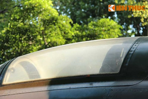 Cận cảnh chiếc tiêm kích F-5E oanh tạc Dinh Độc lập - Hình 9 Can canh chiec tiem kich F-5E oanh tac Dinh Doc lap-Hinh-9