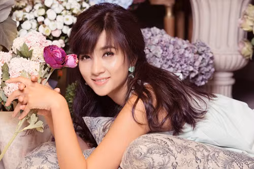 Cận cảnh vẻ mặn mà, cuốn hút của Kim Tuyến ảnh 5