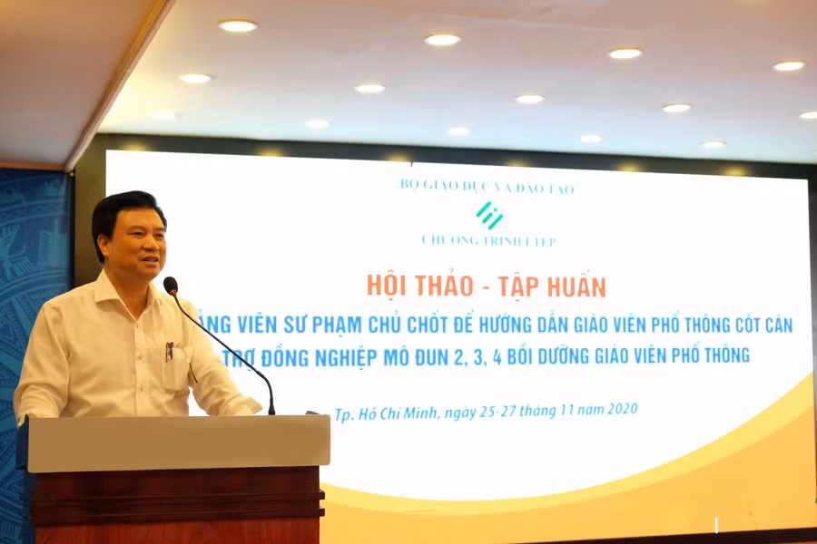 Thứ trưởng Bộ GD-ĐT Nguyễn Hữu Độ phát biểu khai mạc hội nghị