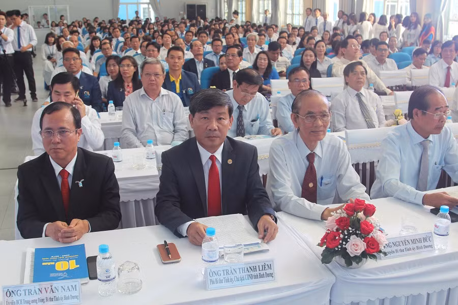 Các đại biểu tham dự Lễ kỷ niệm của Trường ĐH Thủ Dầu Một