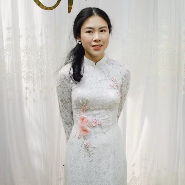 Tránh ngay những lỗi phản cảm sao Việt thường mắc khi mặc áo dài ngày Tết ảnh 10