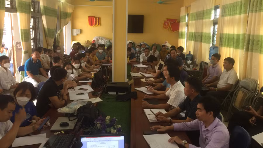 Sáng 2/8, giáo viên Trường PTDTBT Tiểu học và THCS Kim Bon tập huấn chuyên môn hè 2022 chuẩn bị năm học mới.