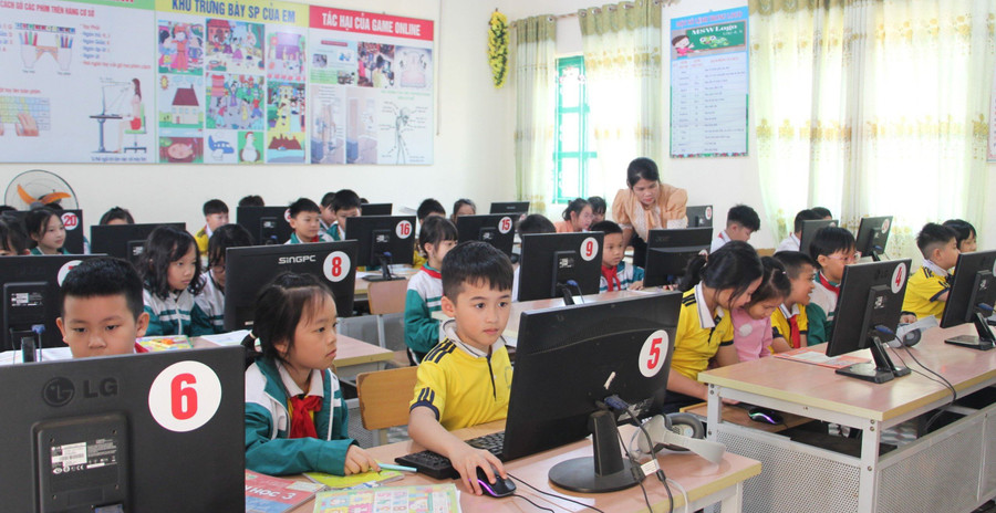 Cô trò Trường Tiểu học Him Lam, TP Điện Biên Phủ. Ảnh: Hà Thuận Cô trò Trường Tiểu học Him Lam, TP Điện Biên Phủ. Ảnh: Hà Thuận