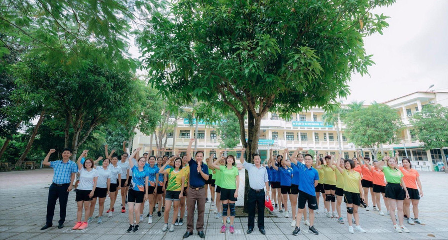 Các thầy cô Trường THPT Gang Thép, Thái Nguyên. Các thầy cô Trường THPT Gang Thép, Thái Nguyên.