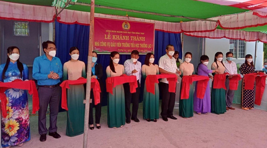 Lễ khánh thành nhà công vụ giáo viên Trường Tiểu học Thường Lạc 1. Lễ khánh thành nhà công vụ giáo viên Trường Tiểu học Thường Lạc 1.
