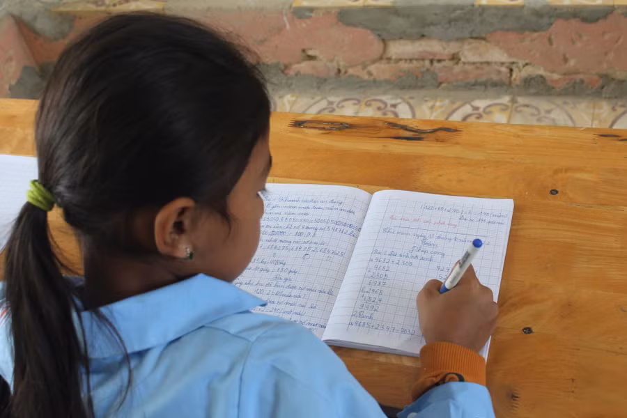 Học sinh người Chứt đã có thể đọc tốt, chữ viết đẹp và tính toán tốt.