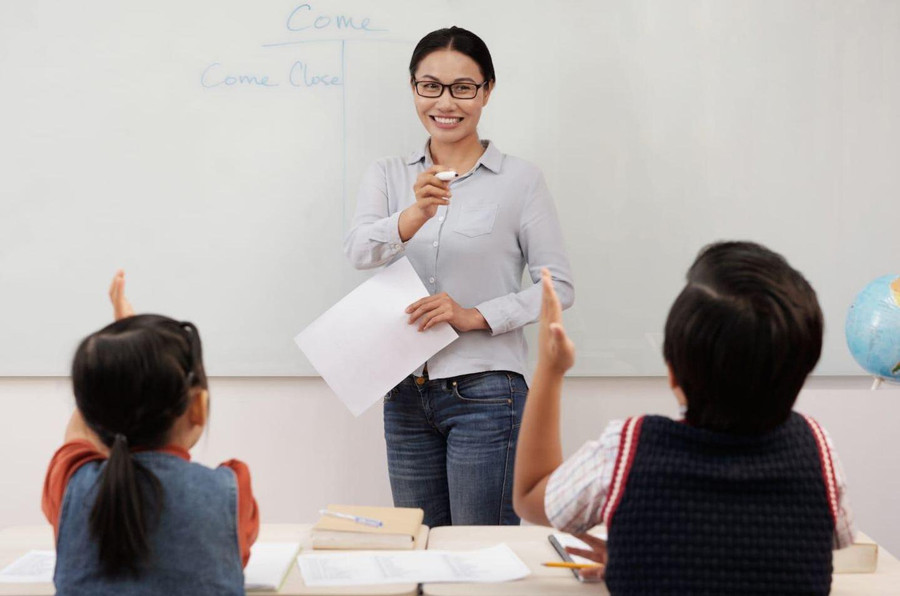 Lạm phát gia tăng áp lực lên giáo viên Anh. Lạm phát gia tăng áp lực lên giáo viên Anh.