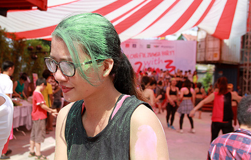 Cuồng nhiệt với lễ hội ném bột màu giữa Thủ đô - 7