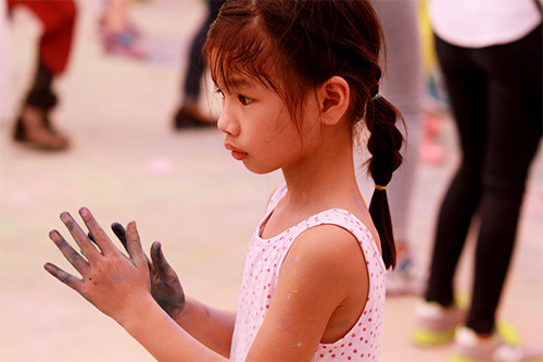 Cuồng nhiệt với lễ hội ném bột màu giữa Thủ đô - 12