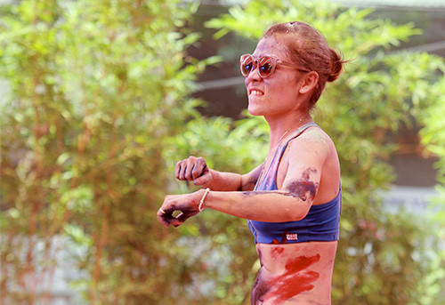 Cuồng nhiệt với lễ hội ném bột màu giữa Thủ đô - 14