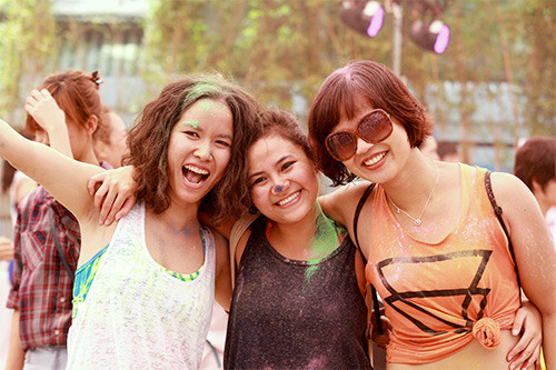 Cuồng nhiệt với lễ hội ném bột màu giữa Thủ đô - 13