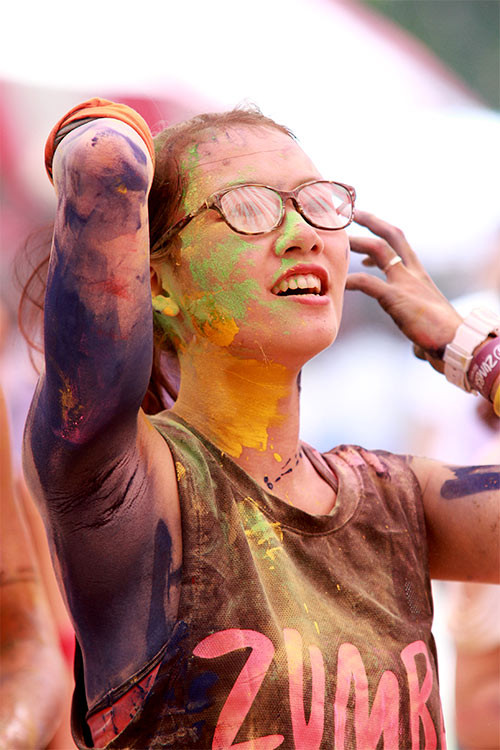 Cuồng nhiệt với lễ hội ném bột màu giữa Thủ đô - 15
