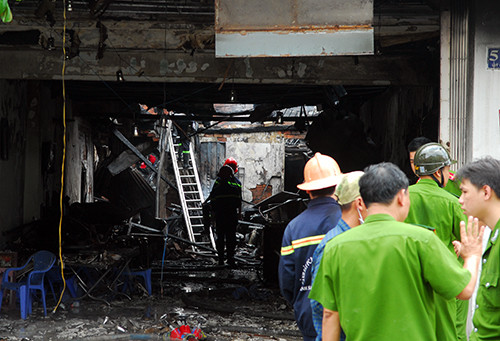 Nguyên nhân vụ nổ bước đầu được xác định là do bất cẩn trong việc sử dụng gas. Ảnh: Hải Hiếu Nguyên nhân ban đầu vụ nổ do người dân bất cẩn trong việc sử dụng gas. Ảnh: Hải Hiếu