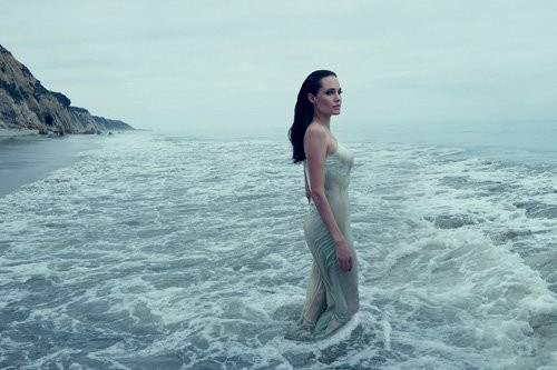 Mẹ con Angelina Jolie đẹp tựa thiên thần bên bờ biển hình ảnh 5 me con angelina jolie dep tua thien than ben bo bien hinh anh 5