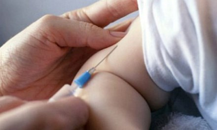 Mẹ đầu độc con gái bằng...nước tiểu để được nổi tiếng ảnh 1 Mẹ đầu độc con gái bằng...nước tiểu để được nổi tiếng ảnh 1