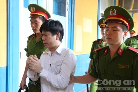 Cha mẹ ly thân, con nhỏ bị bạn đồng hương hãm hiếp