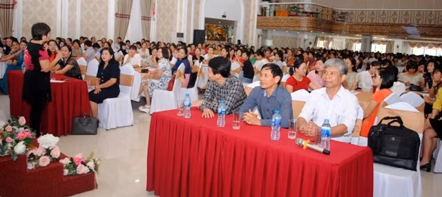 Tập huấn đội ngũ GV trước khi triển khai CT, SGK Tiếng Việt 1