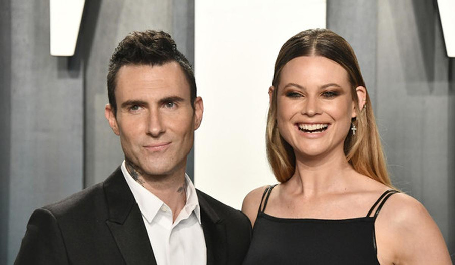 Behati Prinsloo và Adam Levine. Behati Prinsloo và Adam Levine.