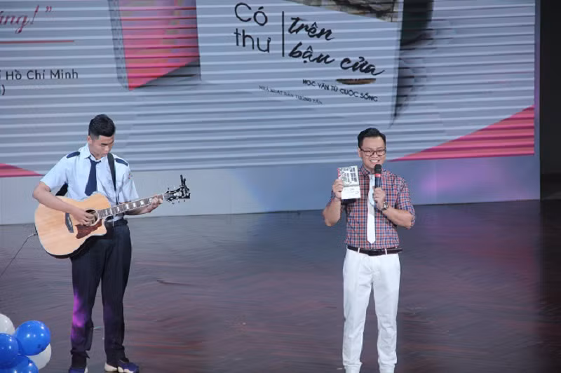 Cuốn sách là tâm huyết của các giáo viên và học sinh tham gia dự án. Cuốn sách là tâm huyết của các giáo viên và học sinh tham gia dự án.