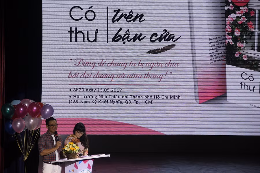 Buổi ra mắt sách Có thư trên bậu cửa của giáo viên và học sinh Trường THPT Bùi Thị Xuân, TP.HCM thực hiện.