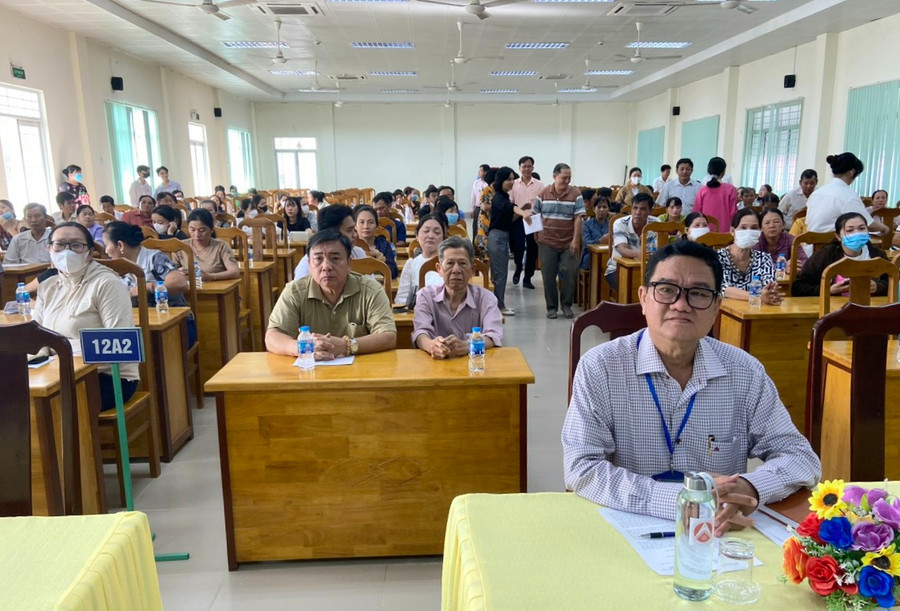 Đại biểu, giáo viên và phụ huynh học sinh tham dự Hội nghị. Đại biểu, giáo viên và phụ huynh học sinh tham dự Hội nghị.