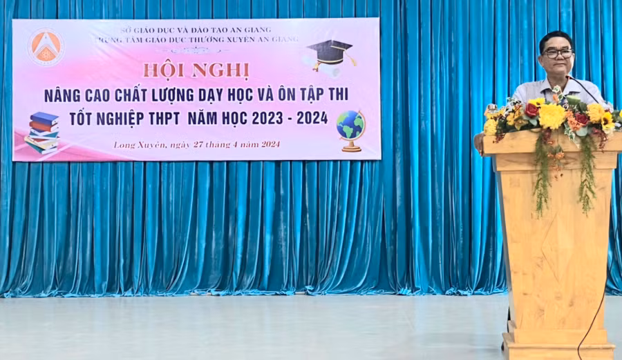 Ông Lâm Huỳnh Mạnh Đông - Giám đốc Trung tâm GDTX An Giang phát biểu tại Hội nghị.