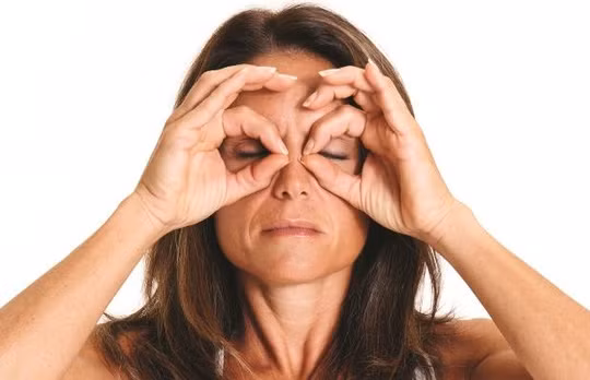 5 động tác đơn giản giúp ngăn ngừa nếp nhăn