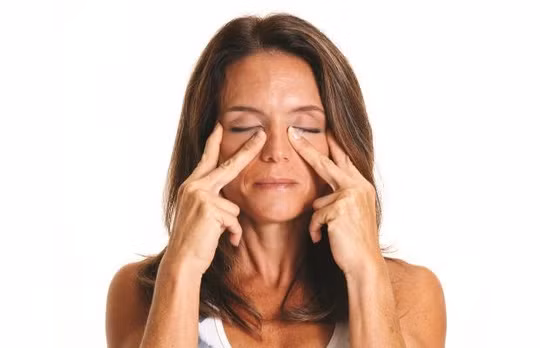 5 động tác đơn giản giúp ngăn ngừa nếp nhăn