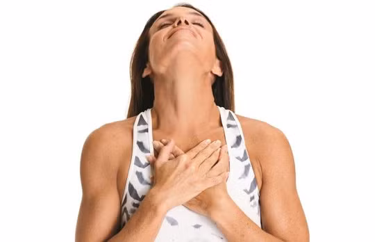 5 động tác đơn giản giúp ngăn ngừa nếp nhăn