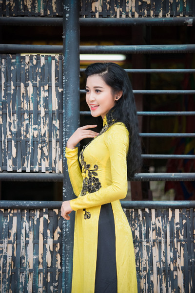 Á hậu Huyền My mặc phong phanh đi từ thiện ảnh 14