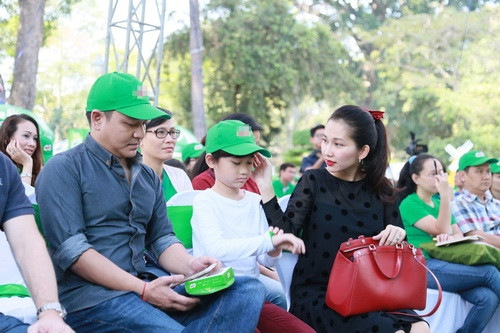 Kim Hiền hạnh phúc "bế" bụng bầu dự sự kiện ảnh 16 Kim Hiền hạnh phúc khoe bụng bầu 4 tháng bên chồng con - 16