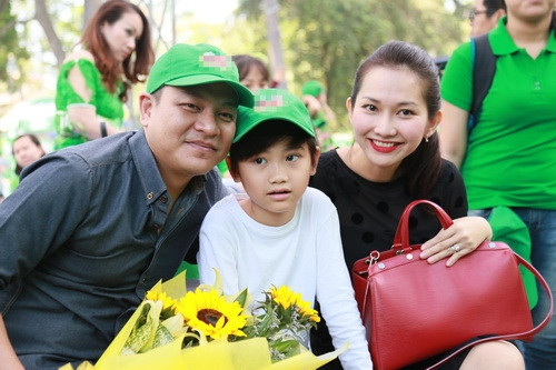 Kim Hiền hạnh phúc "bế" bụng bầu dự sự kiện ảnh 1 Kim Hiền hạnh phúc khoe bụng bầu 4 tháng bên chồng con - 1