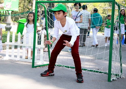 Kim Hiền hạnh phúc "bế" bụng bầu dự sự kiện ảnh 7 Kim Hiền hạnh phúc khoe bụng bầu 4 tháng bên chồng con - 7