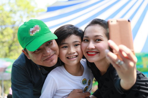 Kim Hiền hạnh phúc "bế" bụng bầu dự sự kiện ảnh 10 Kim Hiền hạnh phúc khoe bụng bầu 4 tháng bên chồng con - 10