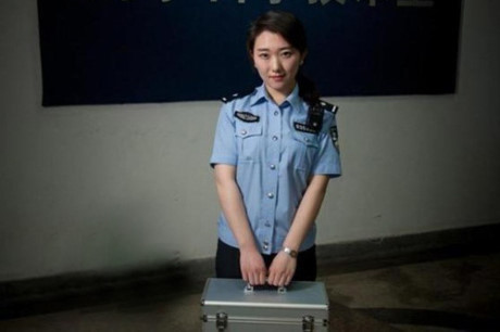 Nữ pháp y xinh đẹp vẫn Nu phap y xinh dep van