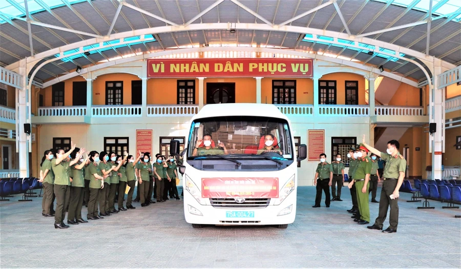 Chuyến xe vận chuyển hàng nghìn thiết bị y tế, vào các tỉnh phía Nam hỗ trợ công tác phòng chống dịch bệnh.