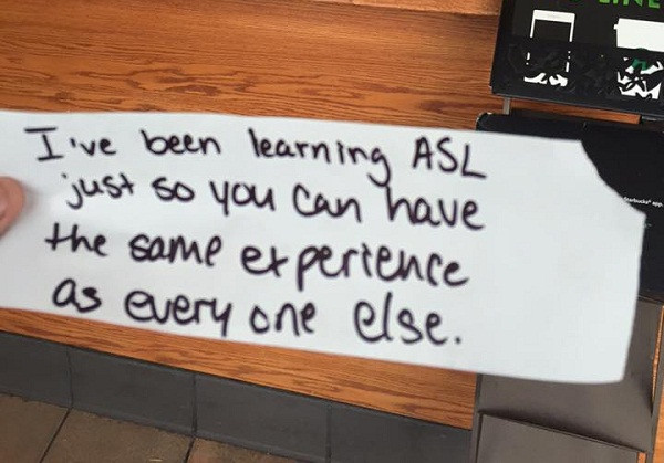 Thông điệp mà nữ thu ngân gửi tới Ibby.