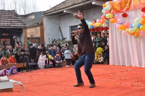 phi cuoi voi hinh anh cac me 